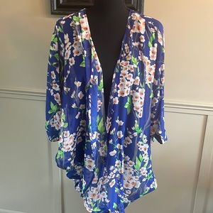 NWT! Olrain blue floral kimono. Size M.